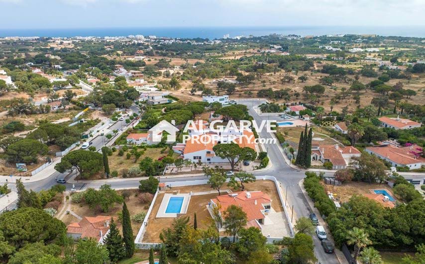 Four bedroom villa near Albufeira private garden & pool
