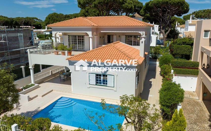 Maison de cinq chambres à proximité du golf et de la marina à Vilamoura, Algarve