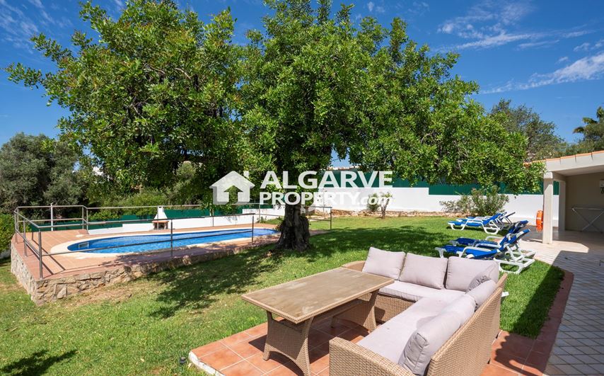 Four bedroom villa in Albufeira private garden & pool