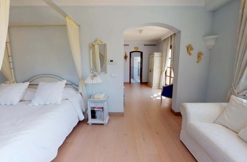 Mediterranean Provençal Style Family Villa For Sale 