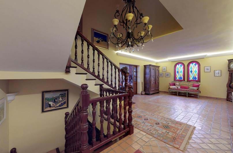 Mediterranean Provençal Style Family Villa For Sale 