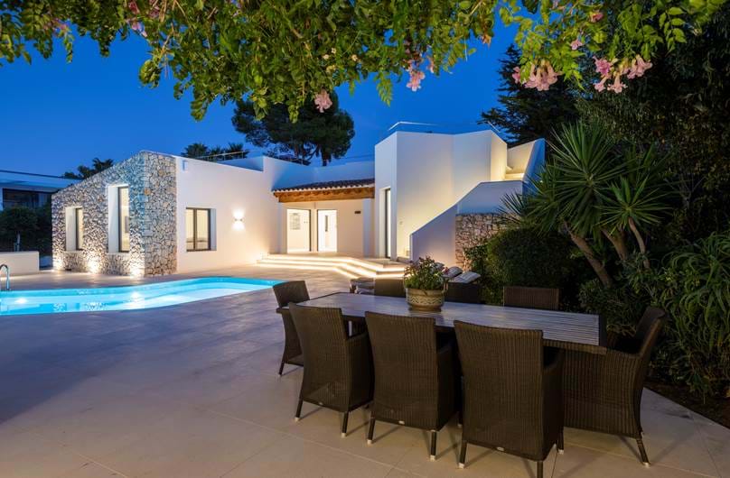 Luxury villa in Nova Santa Ponsa enjoying sea and mountain views