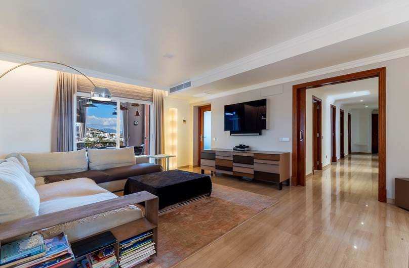 Exclusive 4 Bedroom Apartment Located In Bendinat. 