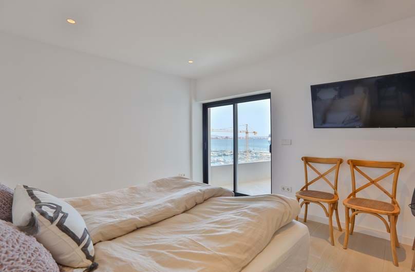 Stunning Sea View Apartment In Palma Bay