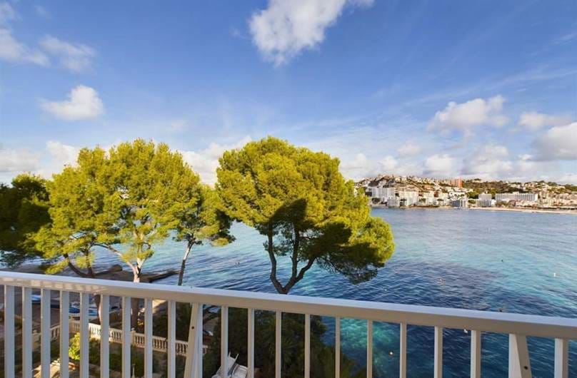 3 Bed Apartment Frontline To The Sea