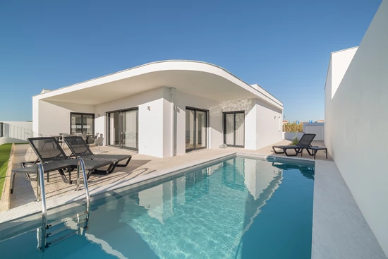 Villa moderne à vendre avec piscine privée à Nadadouro | Côte d'Argent Portugal