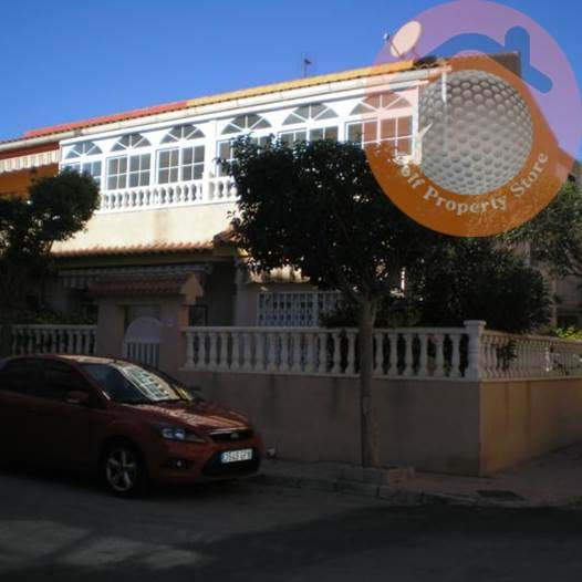 6 BEDROOM TOWNHOUSE 500M FROM BEACH