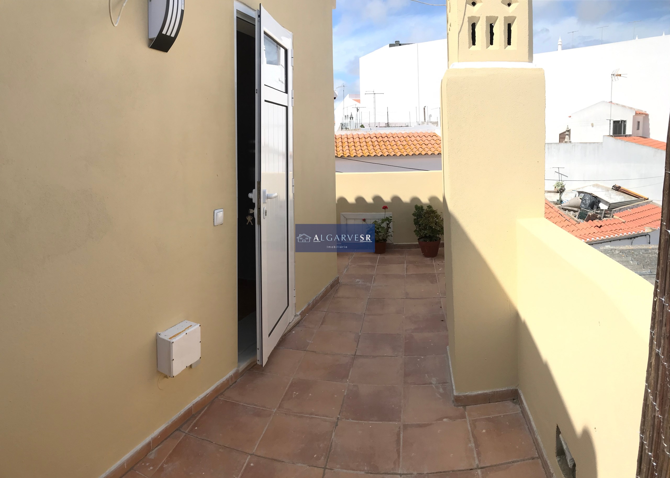 Attractive renovated traditional townhouse in old town Lagoa T1