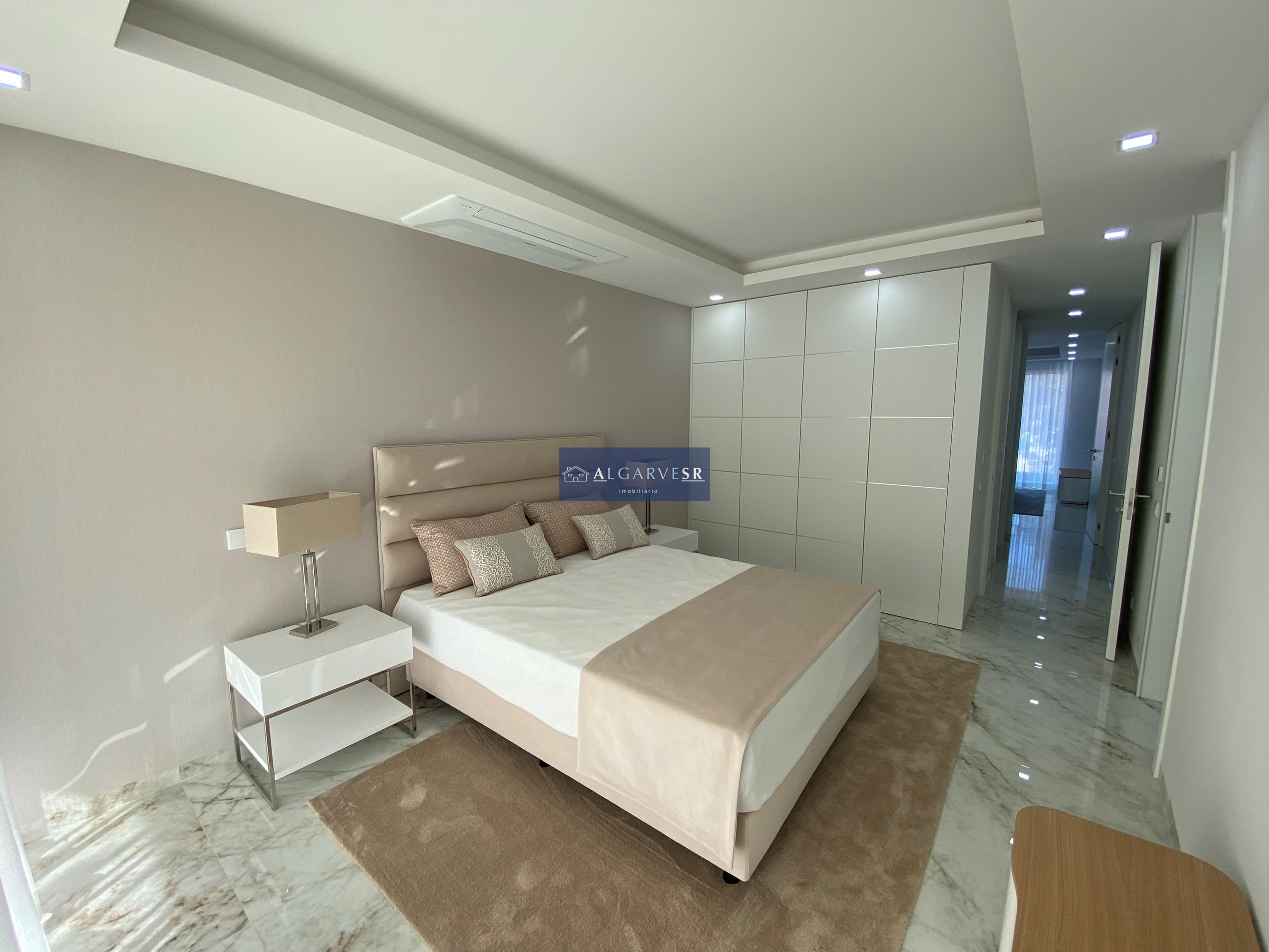 Lagos - Neue Wohnung T2 Luxus-Eigentumswohnung mit Pool
