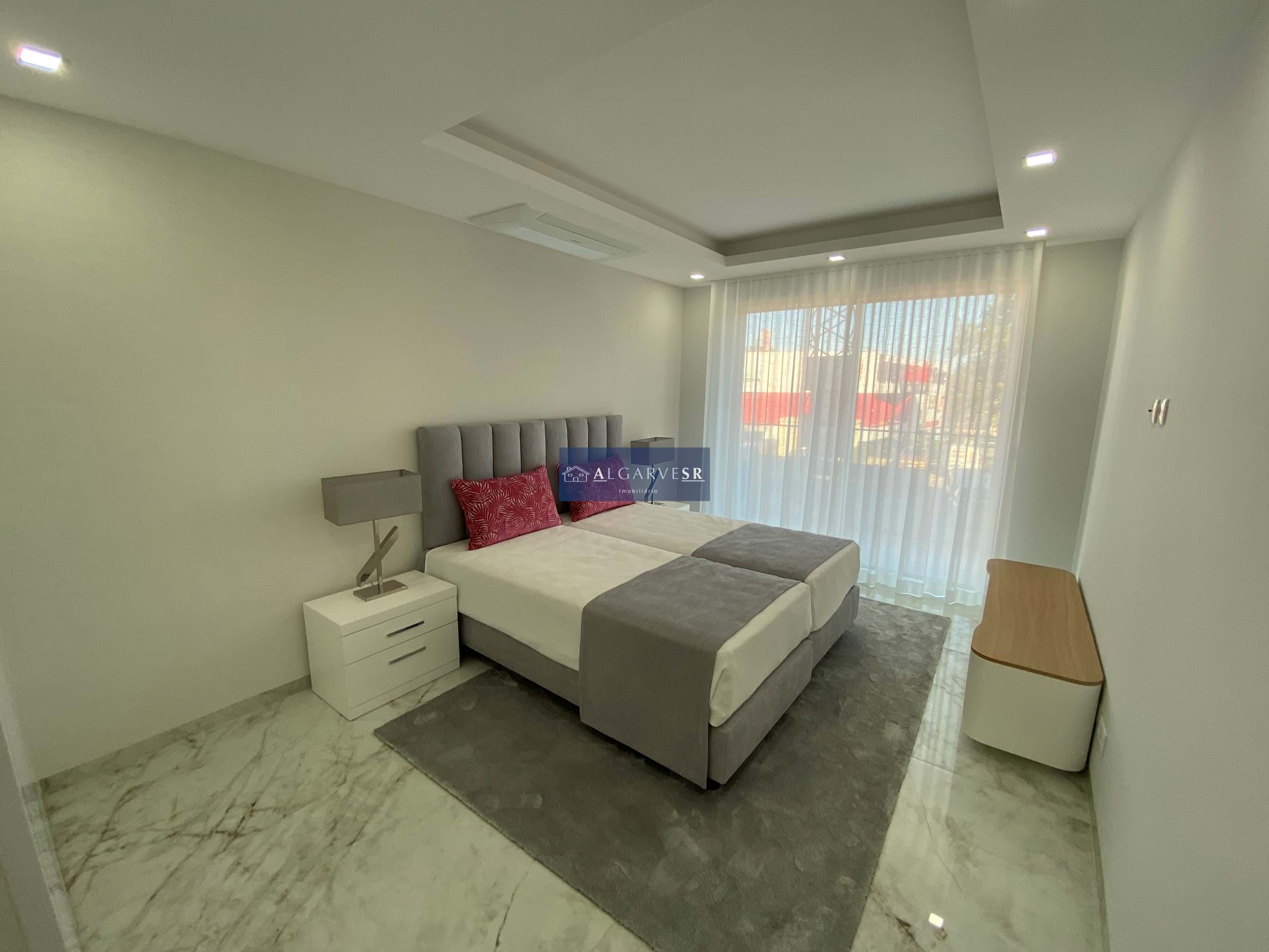 Lagos - Neue Wohnung T2 Luxus-Eigentumswohnung mit Pool