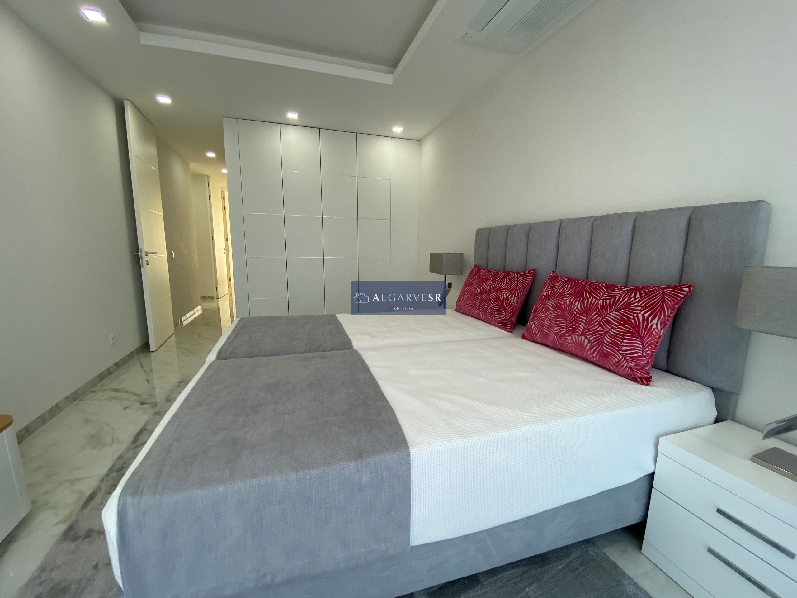 Lagos - Wohnung 3 Schlafzimmer Neue Luxus-Eigentumswohnung mit Pool