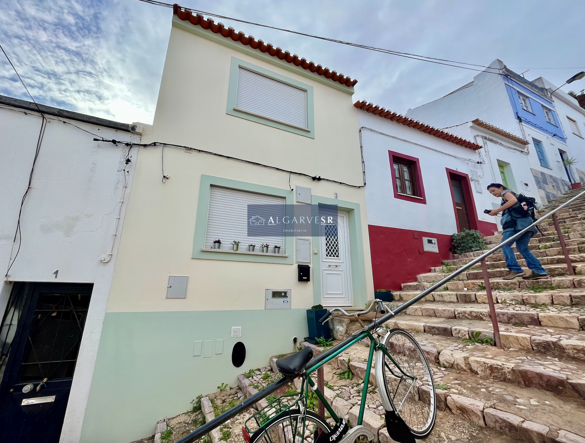 Fabulous traditional two bedroom townhouse, Silves centre