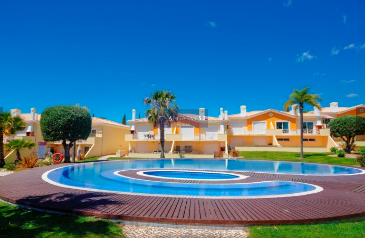 Fabulous 2 + Bedroom Townhouse in Vilamoura with Shared Pool
