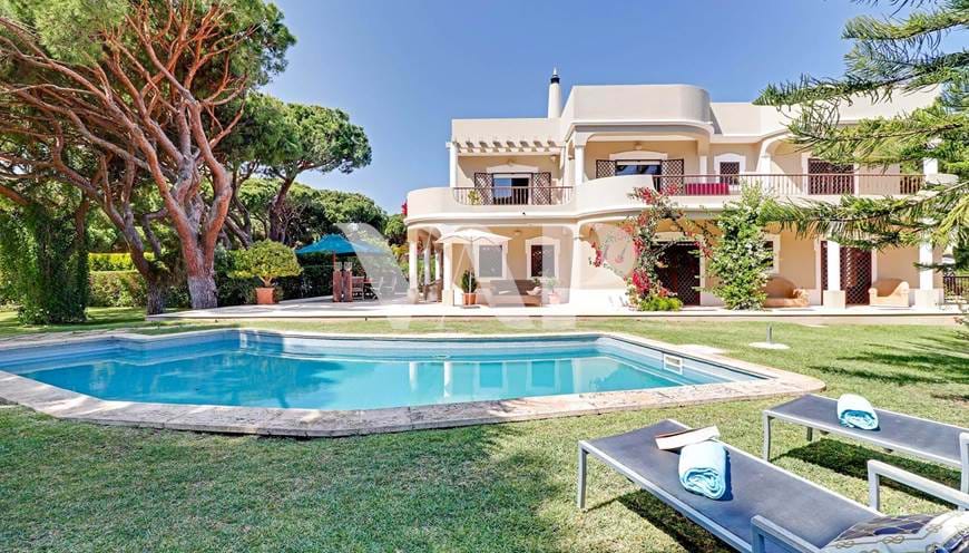 Villa de 5 dormitorios en venta en Vilamoura, con piscina privada y jardín