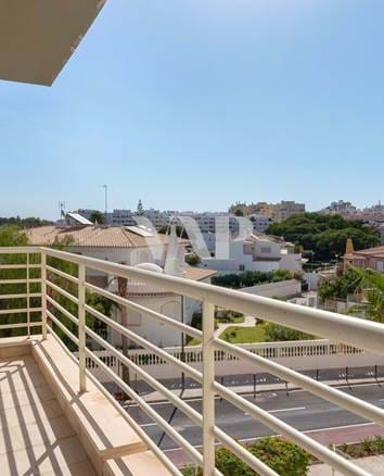 VILAMOURA - 3 bedroom Apartment located in a closed condominum with security