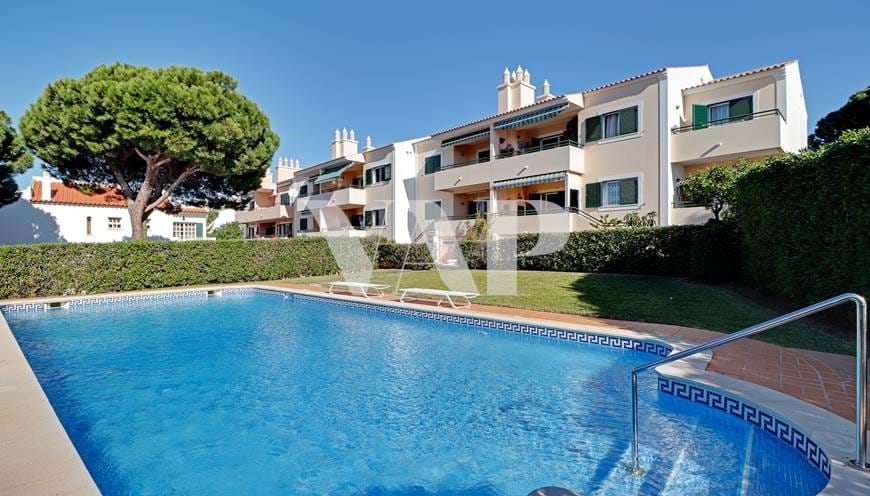 VILAMOURA -  Large 2 bedroom apartment overlooking the pool