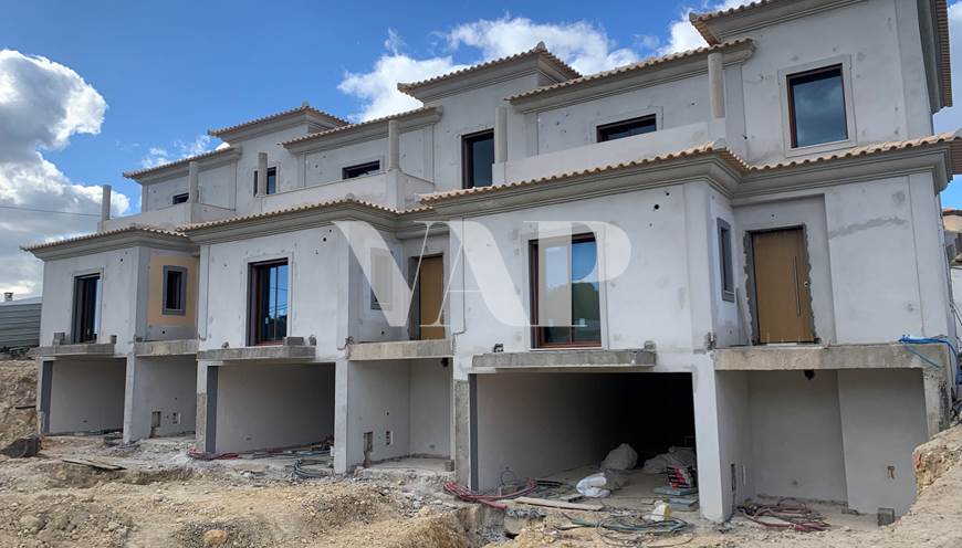 New 3 bedroom townhouse for sale in Loulé with private pool