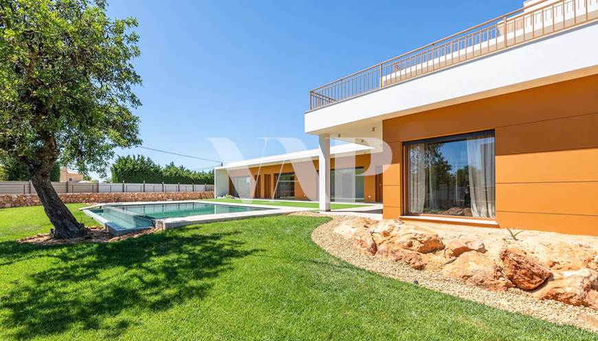 ALMANCIL - V5-villa inom gångavstånd från golfbanorna