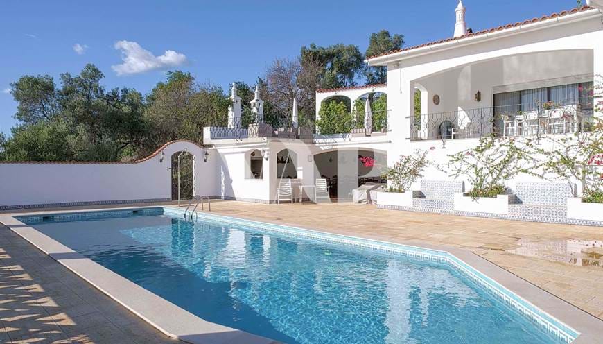 3 bedroom villa + 2 one bedroom flats for sale in Almancil with views over the countryside and the sea