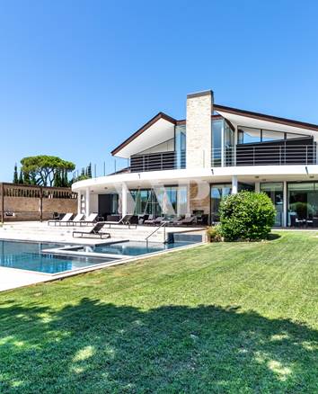 5+2 bedroom villa for sale in Vilamoura, with heated pool
