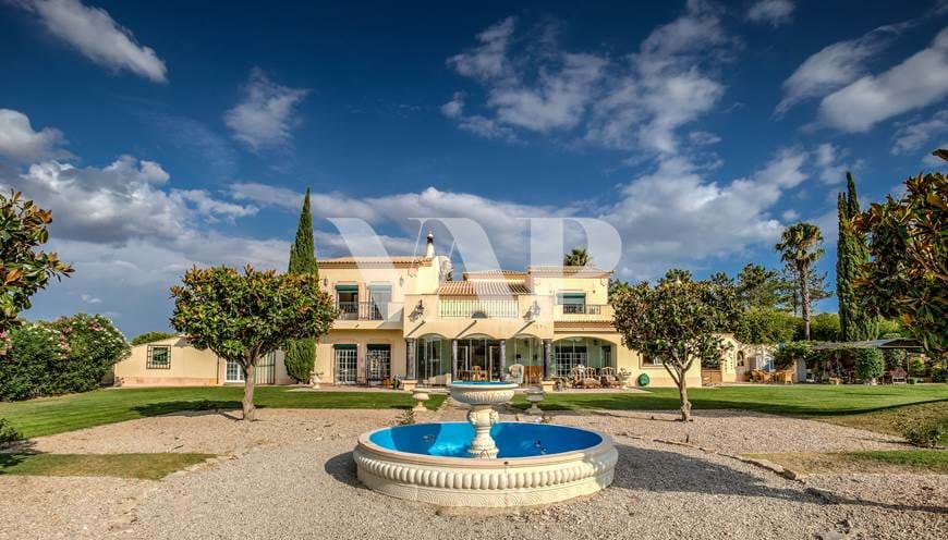 QUARTEIRA - Spacious villa in the traditional style located in quiet residential area