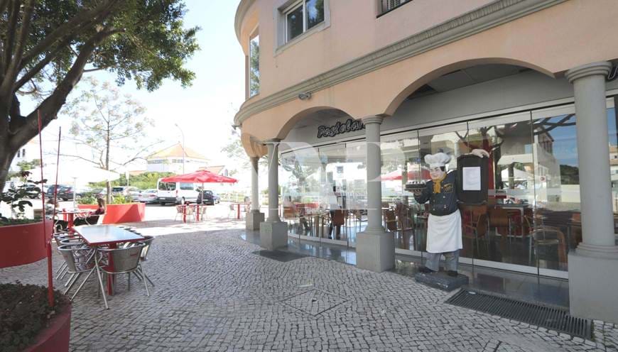 Espace commercial à vendre dans le centre ville de Quarteira