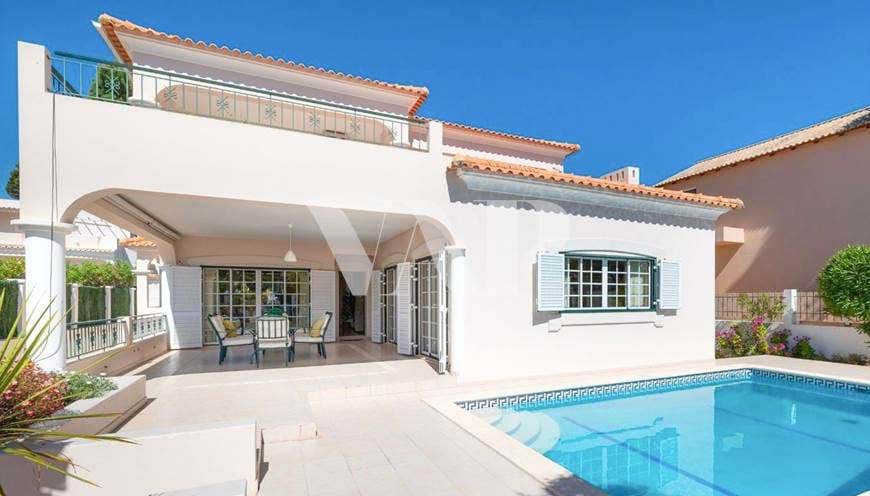 Villa de 3 + 2 dormitorios en venta en Vilamoura, con piscina privada