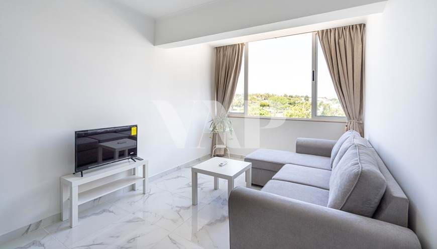 2-Zimmer-Wohnung zu verkaufen in Quarteira, komplett renoviert im modernen Stil