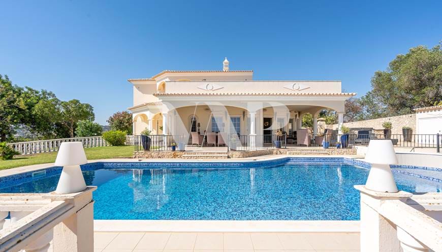 3+2 bedroom villa for sale in Boliqueime, with fantastic sea and country views