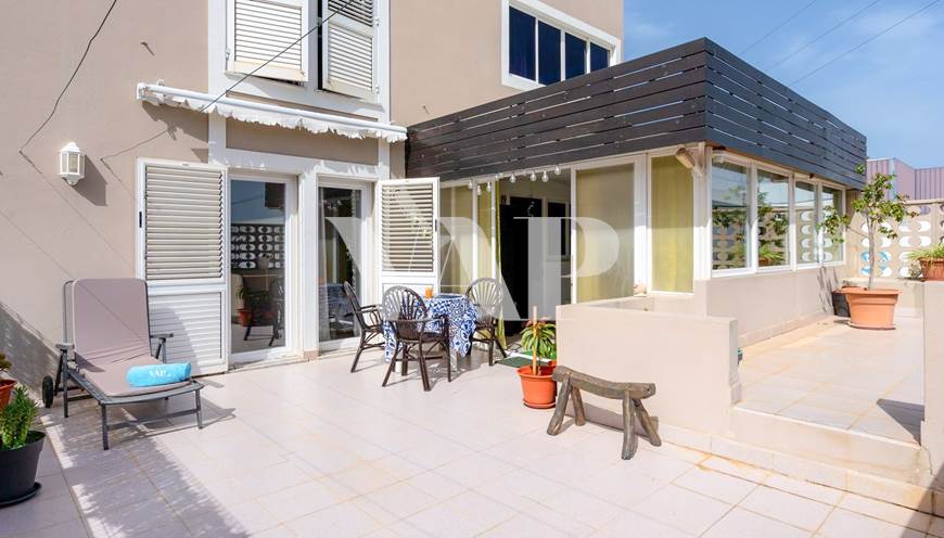 Villa zu verkaufen in Vilamoura, für Investitionen bestehend aus Wohnungen und Gewerbe
