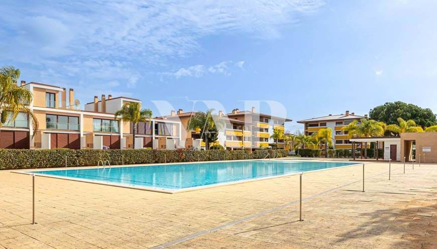 2 bedroom flat for sale in Vilamoura, inserted in a private condominium