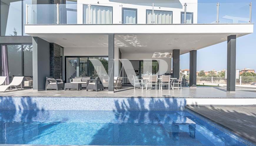 4 Bedroom Villa for sale in Vilamoura, overlooking the Golf Course