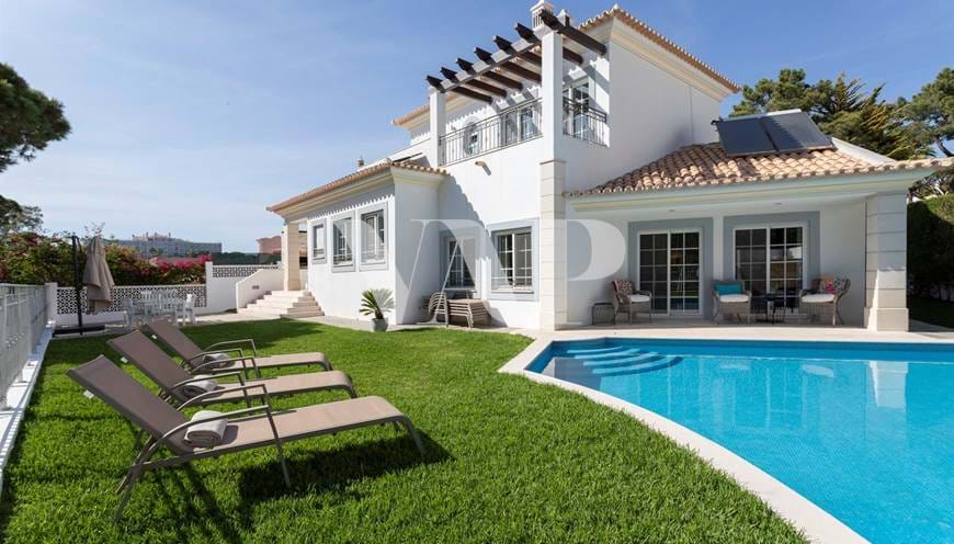 Villa med 4 sovrum till salu i Vale do Garrão, belägen 500 meter från stranden