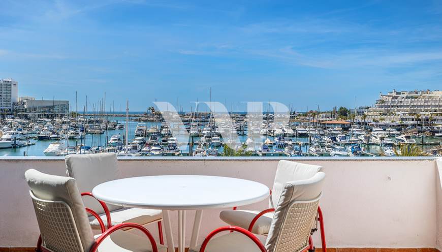Appartement de 3 chambres à vendre à Vilamoura, avec vue panoramique sur la Marina 
