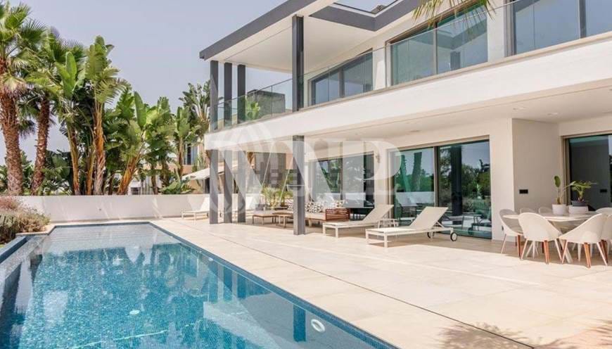 5 Bedroom Villa for sale in Vilamoura, modern and luxurious