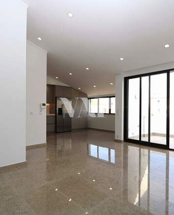 Apartamento T3 para venda na Marina de Vilamoura, de estilo moderno totalmente remodelado