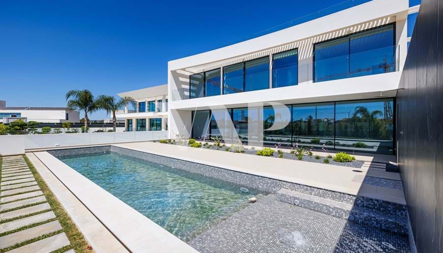 4 bedroom villa for sale in Vilamoura, luxury and high quality