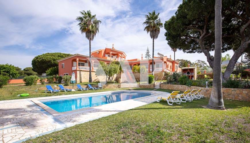 5 Bedroom Villa for sale in Olhos de Água, with private pool and garden