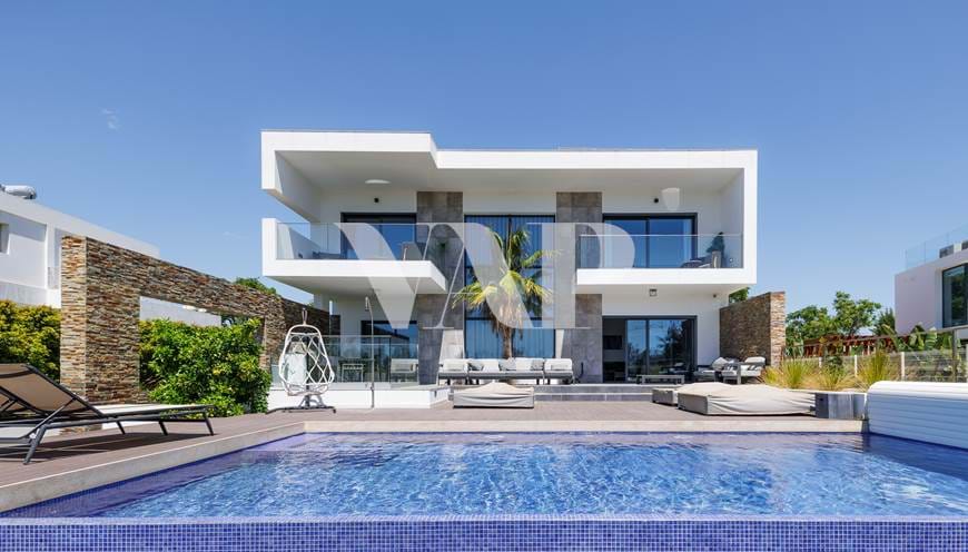 Villa med 4 sovrum till salu i Vilamoura, lyx med privat pool