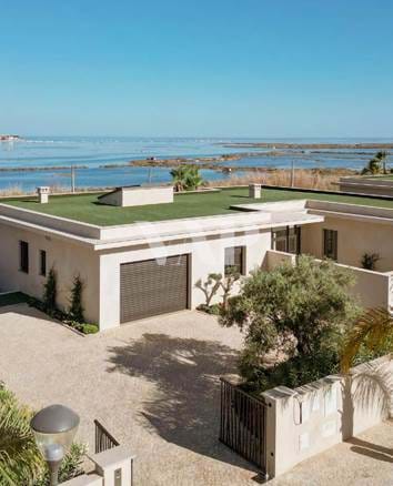 Villa de luxe de 4 chambres à vendre à Faro, en cours de construction, avec vue sur la Ria