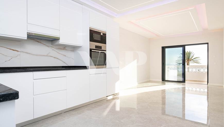 Renovierte 2-Zimmer-Wohnung zum Verkauf in Quarteira, mit Panoramablick über das Meer