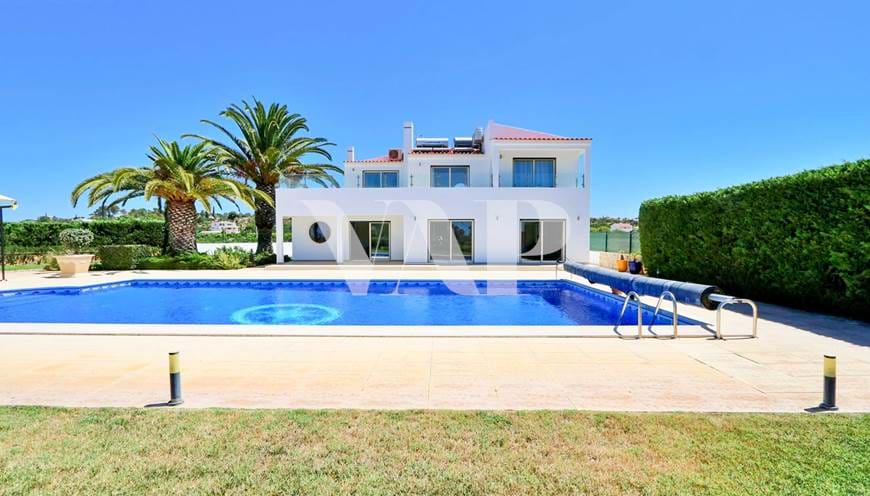4+1 bedroom villa for sale in Albufeira, modern and luxurious with golf view