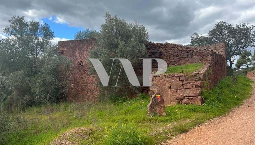 Urban plot with ruin for sale in Querença, with mountain views