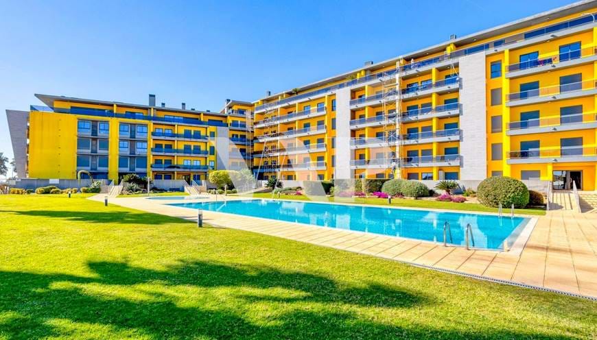 1 + 1 bedroom flat for sale in Quarteira, renovated 500 metres from the beach