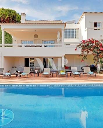 Villa de 5 dormitorios en venta en Fonte Santa, con pista de tenis y piscina privada
