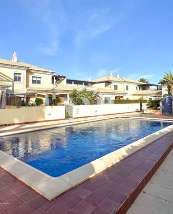 2 bedroom villa with communal pool, Almancil