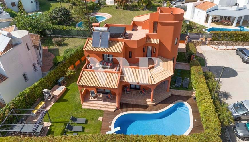 Gerenoveerde villa met 4 slaapkamers en zwembad, Vilamoura