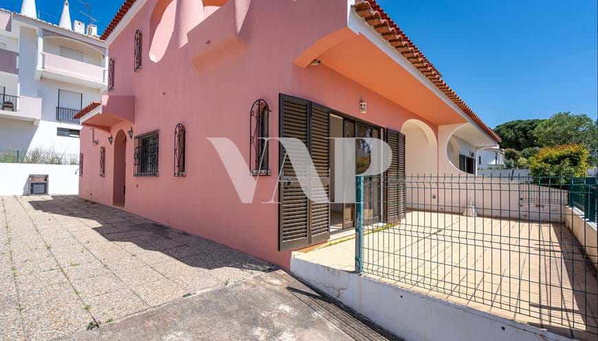Villa mit 4 Schlafzimmern und Meerblick zum Verkauf im Zentrum von Vilamoura