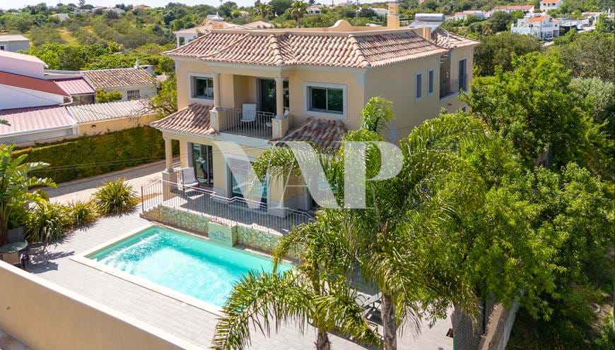 3+1 bedroom villa for sale in Boliqueime with SEA view