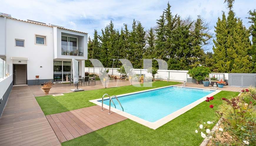 4 bedroom semi-detached villa with private pool, near Albufeira
